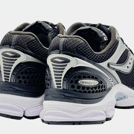 Saucony Triumph 4 "Black Silver"